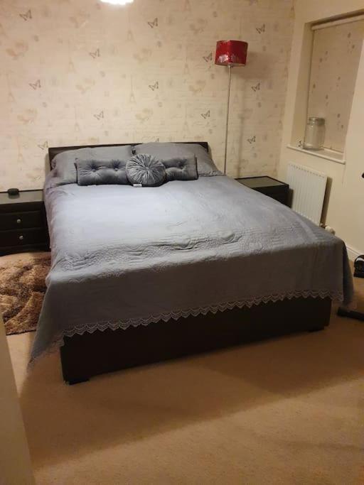 Beautiful Ensuite Room Уелингбъро Екстериор снимка