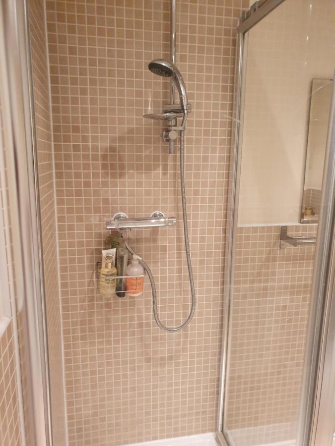 Beautiful Ensuite Room Уелингбъро Екстериор снимка